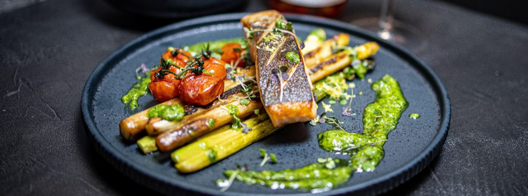 Leckerer Low-Carb-Lachs – in nur 10 Minuten Leckerer Low-Carb-Lachs – in nur 10 Minuten