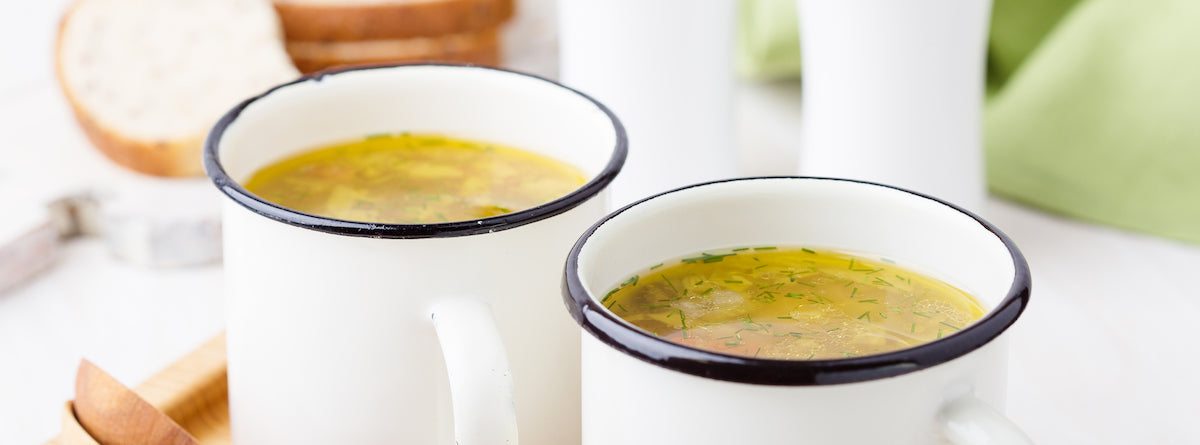 Wie lange Sie die Knochenbrühe kochen lassen sollten (Brühe selber machen)